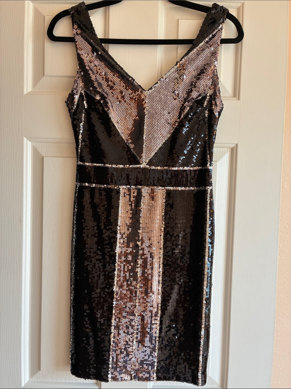 NWOT B. Darlin Women’s Sequin V-Neck Mini Dress Size 1/2 Black Silver HOMECOMING